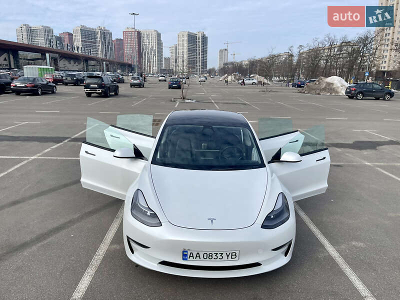 Седан Tesla Model 3 2021 в Киеве