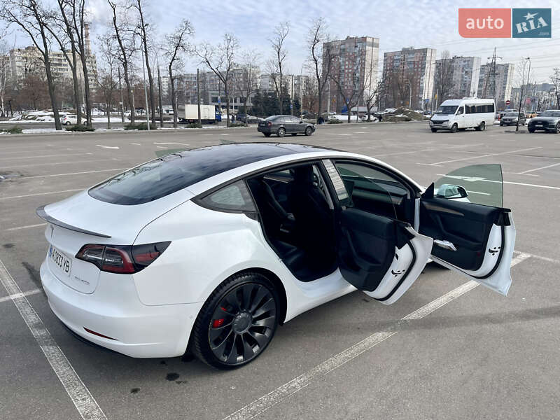 Седан Tesla Model 3 2021 в Киеве