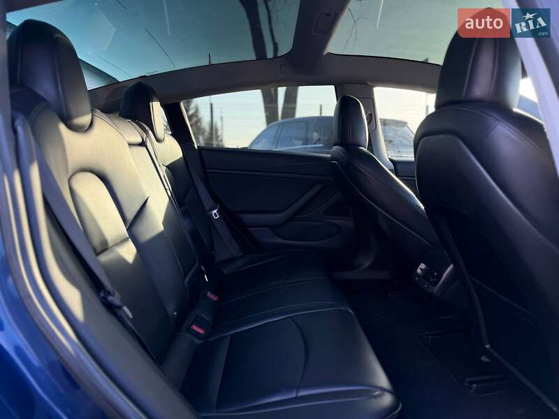 Седан Tesla Model 3 2018 в Львове