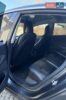 Седан Tesla Model 3 2019 в Сваляве