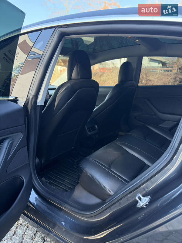 Седан Tesla Model 3 2019 в Сваляві фото 10 Седан Tesla Model 3 2019 в Сваляві