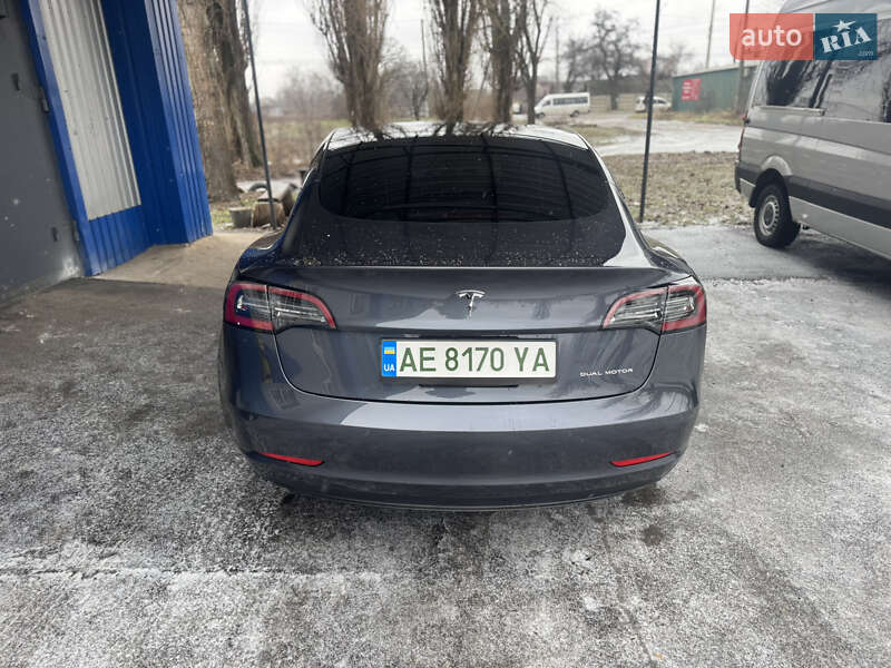 Седан Tesla Model 3 2021 в Кривому Розі