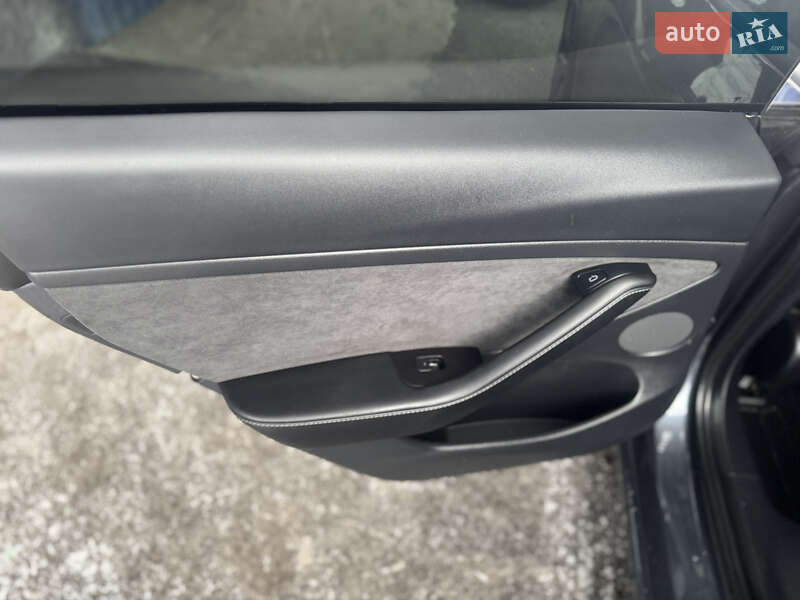 Седан Tesla Model 3 2021 в Кривому Розі