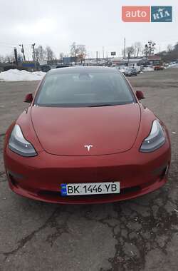 Седан Tesla Model 3 2022 в Ровно