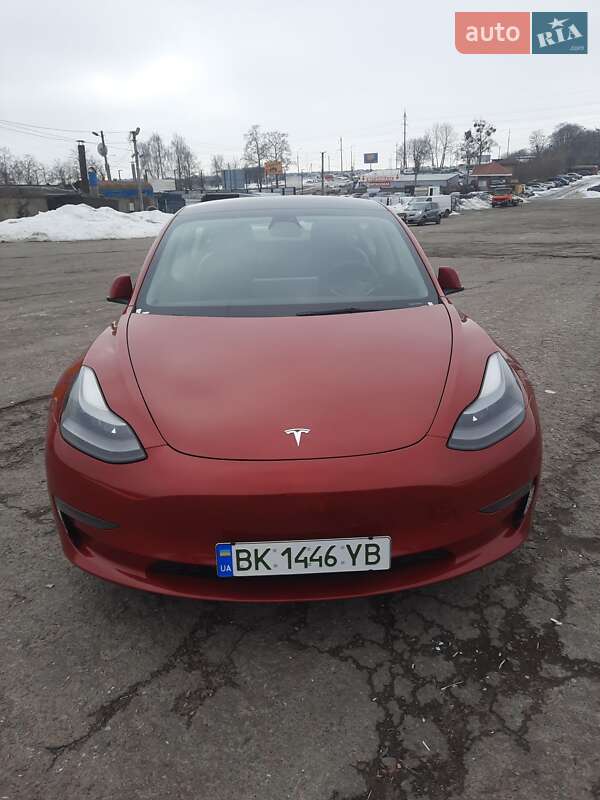 Седан Tesla Model 3 2022 в Ровно