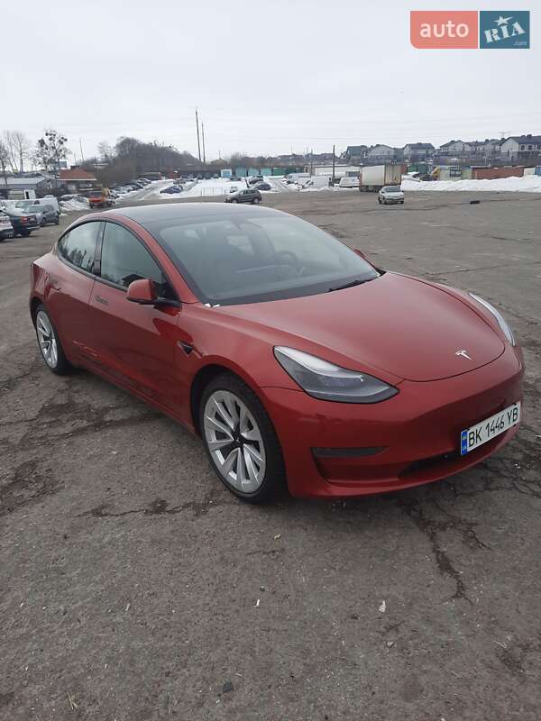 Седан Tesla Model 3 2022 в Ровно