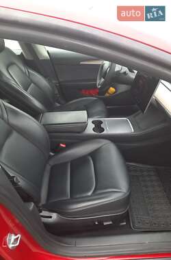 Седан Tesla Model 3 2022 в Ровно