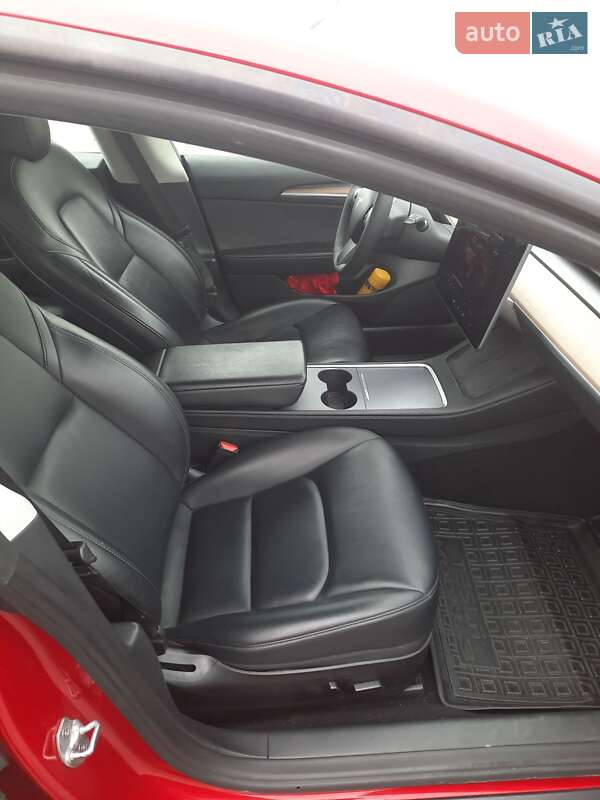Седан Tesla Model 3 2022 в Ровно