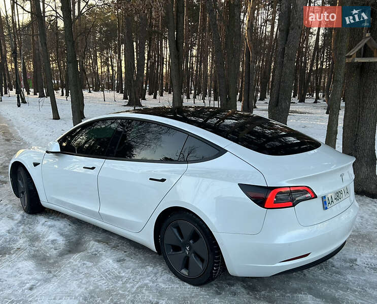 Седан Tesla Model 3 2021 в Києві