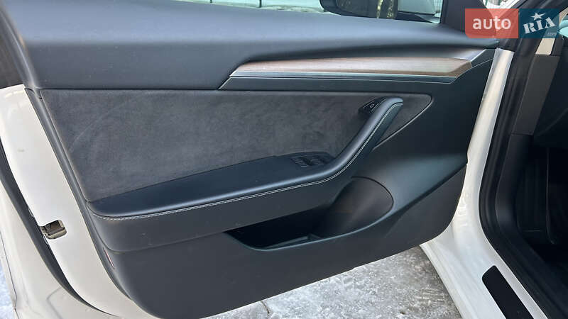 Седан Tesla Model 3 2021 в Києві