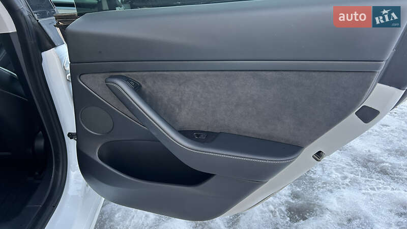 Седан Tesla Model 3 2021 в Києві