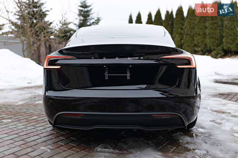 Седан Tesla Model 3 2024 в Самборі