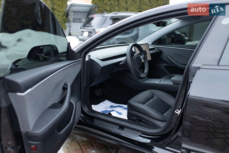 Седан Tesla Model 3 2024 в Самборі