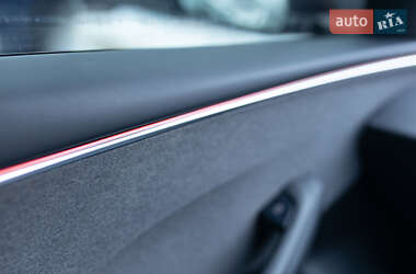 Седан Tesla Model 3 2024 в Самборі