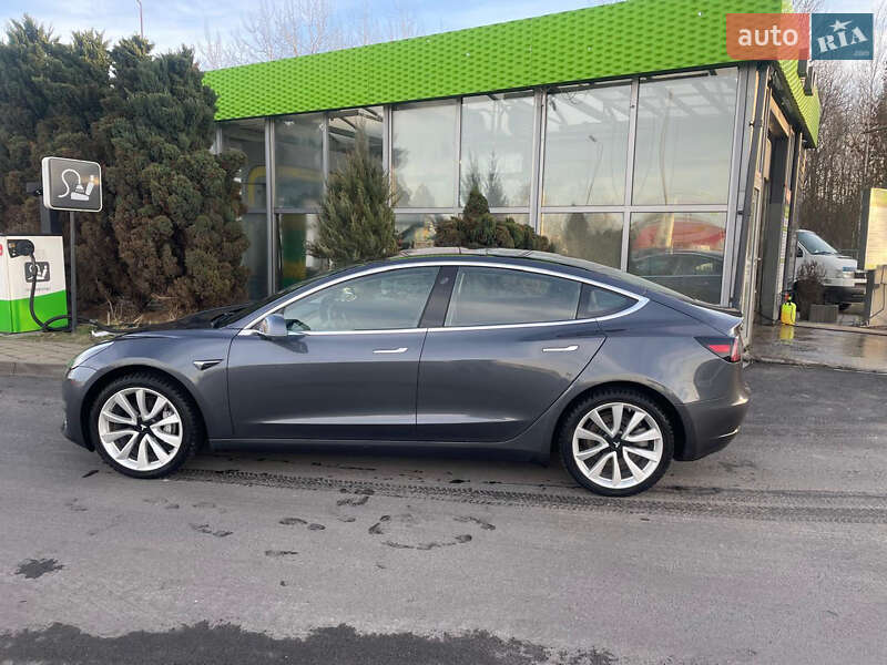 Седан Tesla Model 3 2018 в Києві