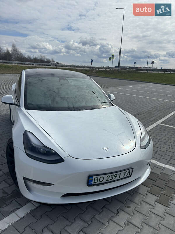Седан Tesla Model 3 2021 в Тернополе