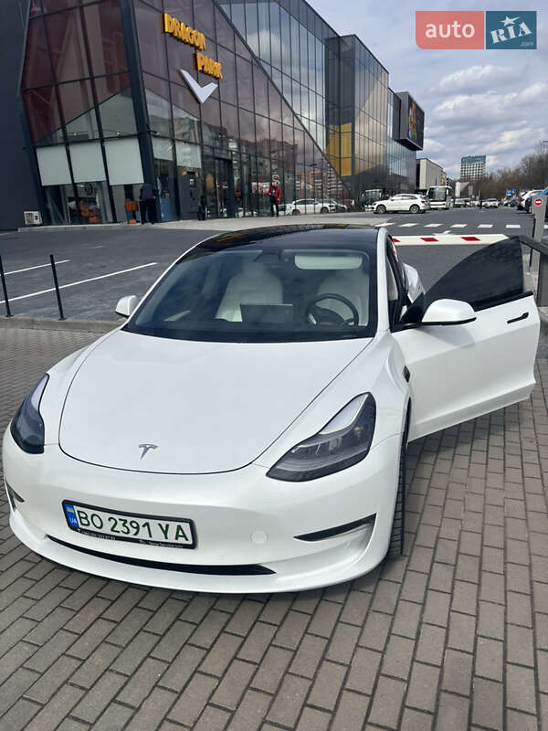 Седан Tesla Model 3 2021 в Тернополе