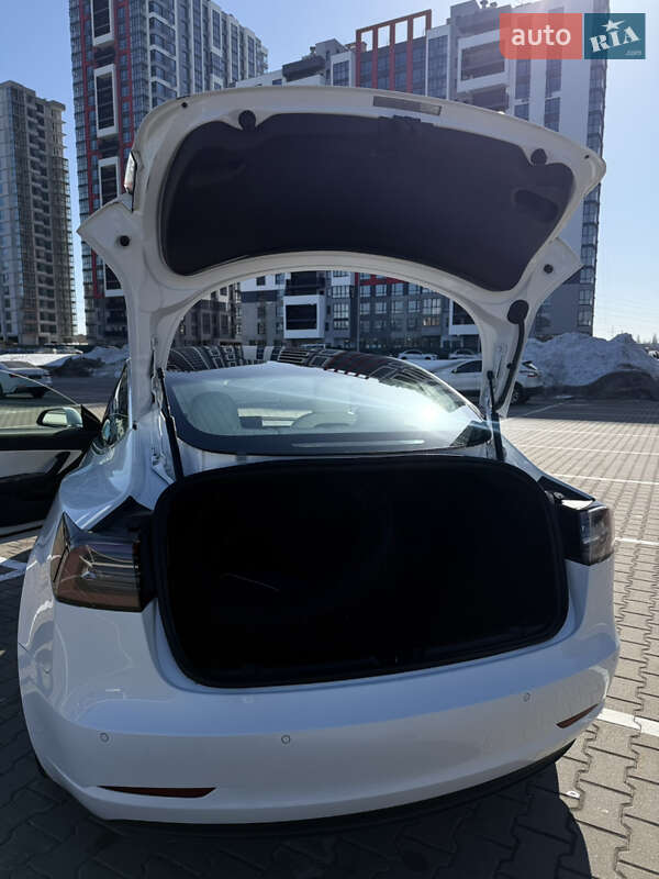 Седан Tesla Model 3 2019 в Киеве