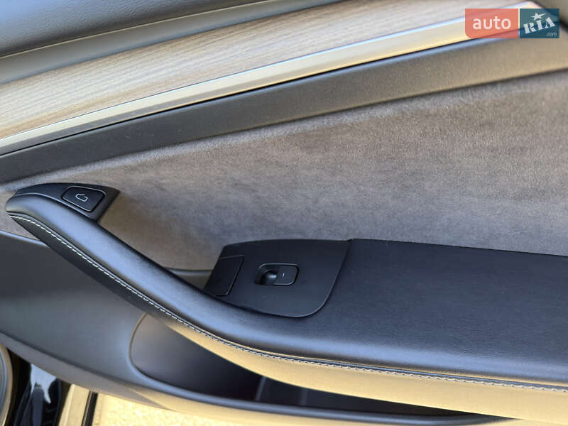 Седан Tesla Model 3 2021 в Николаеве