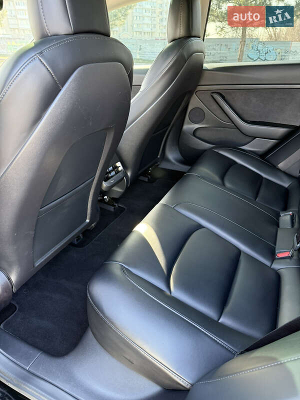 Седан Tesla Model 3 2021 в Николаеве
