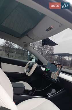 Седан Tesla Model 3 2018 в Нововолынске