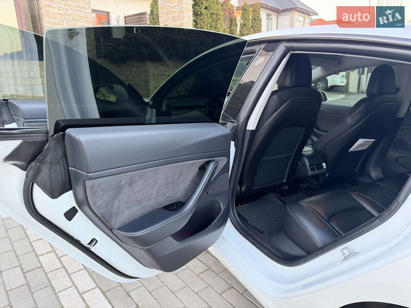 Седан Tesla Model 3 2019 в Одессе