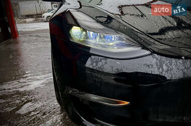 Седан Tesla Model 3 2021 в Львове