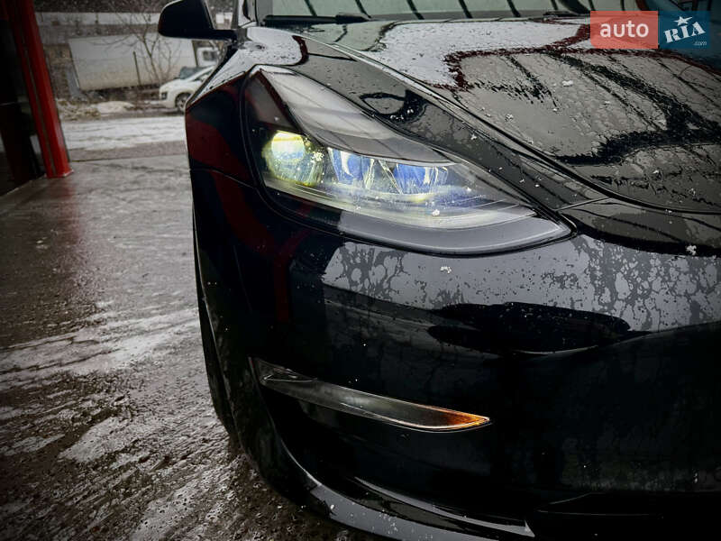 Седан Tesla Model 3 2021 в Львове