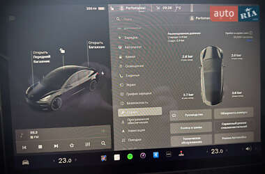 Седан Tesla Model 3 2021 в Львове