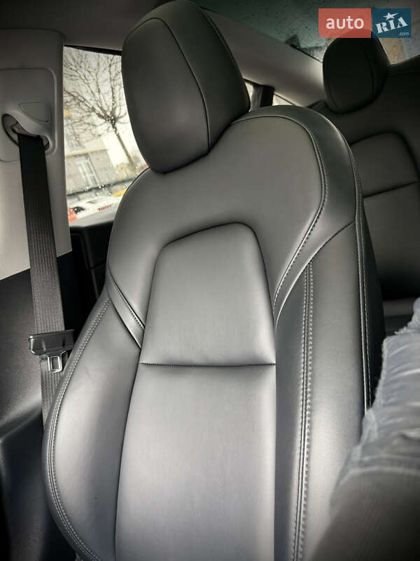 Седан Tesla Model 3 2021 в Львове
