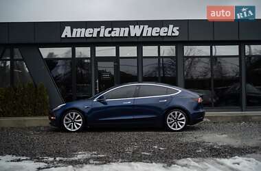 Седан Tesla Model 3 2018 в Черновцах