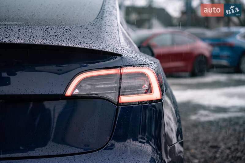 Седан Tesla Model 3 2018 в Черновцах