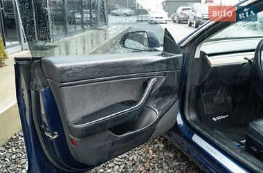 Седан Tesla Model 3 2018 в Черновцах