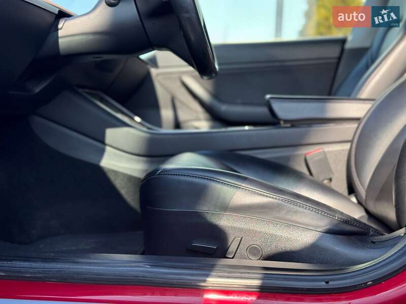 Седан Tesla Model 3 2018 в Львове