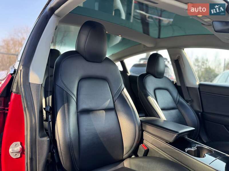Седан Tesla Model 3 2018 в Львове