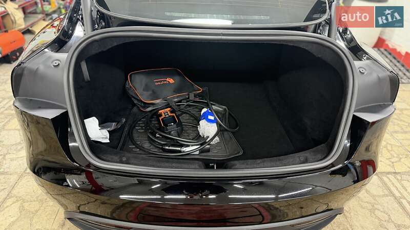 Седан Tesla Model 3 2025 в Киеве
