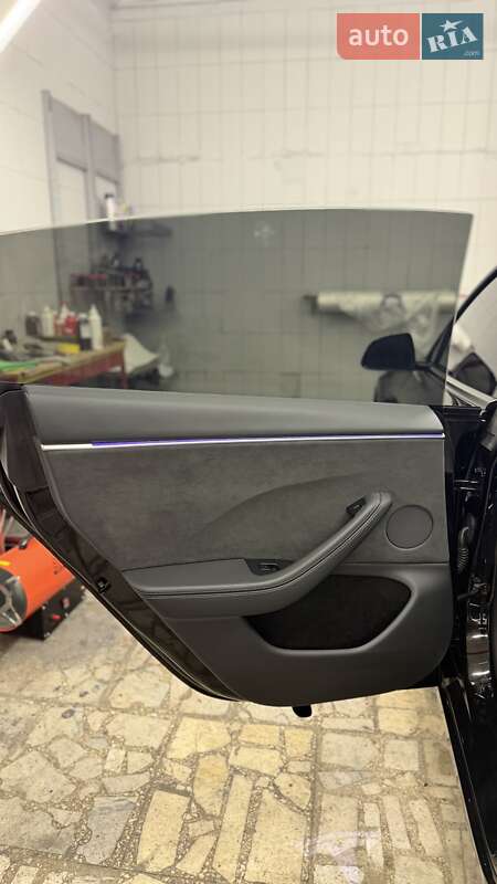 Седан Tesla Model 3 2025 в Киеве