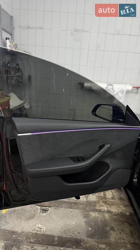 Седан Tesla Model 3 2025 в Киеве