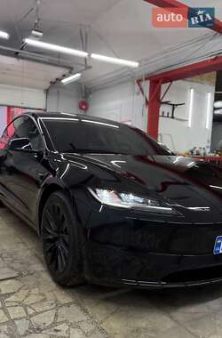 Седан Tesla Model 3 2025 в Киеве