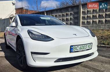 Седан Tesla Model 3 2018 в Львове