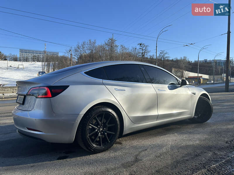 Седан Tesla Model 3 2018 в Киеве