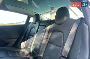 Седан Tesla Model 3 2018 в Ровно