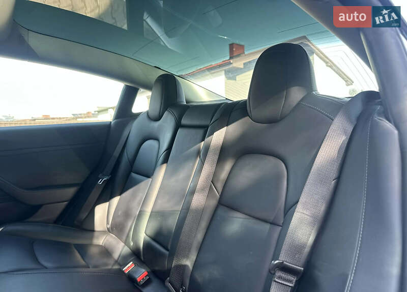 Седан Tesla Model 3 2018 в Рівному