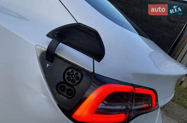 Седан Tesla Model 3 2018 в Ровно