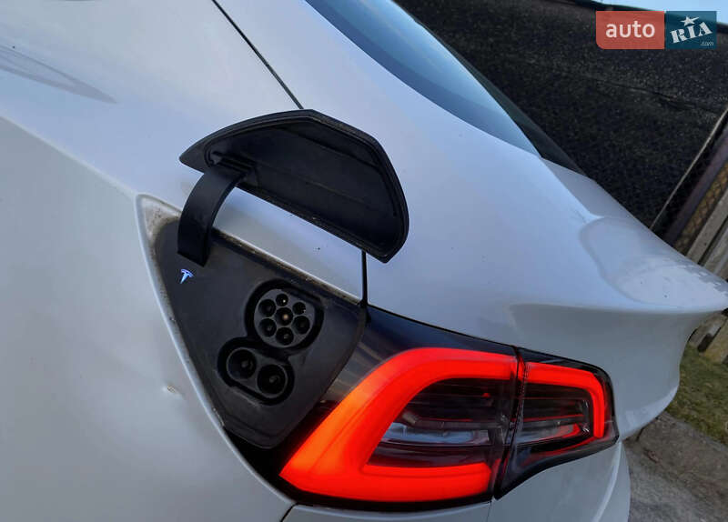 Седан Tesla Model 3 2018 в Рівному