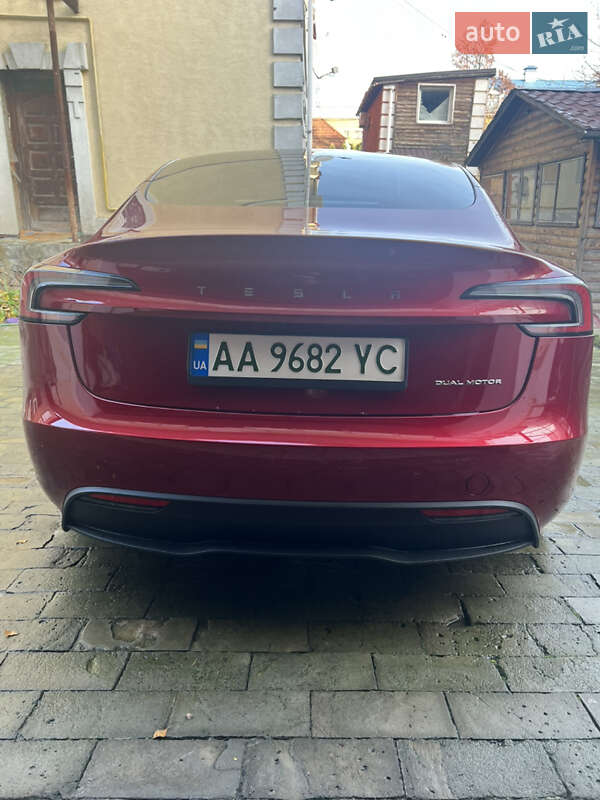 Седан Tesla Model 3 2024 в Киеве