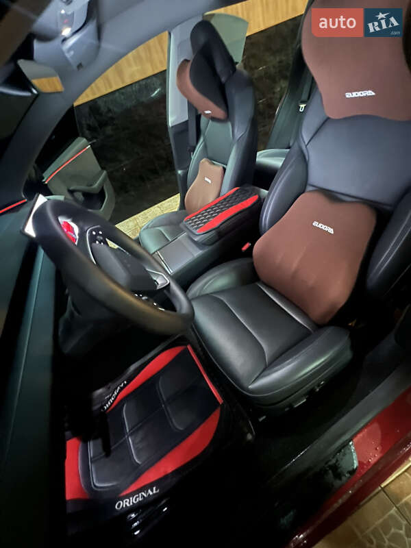 Седан Tesla Model 3 2024 в Киеве