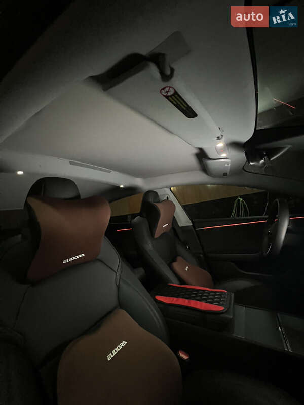 Седан Tesla Model 3 2024 в Киеве