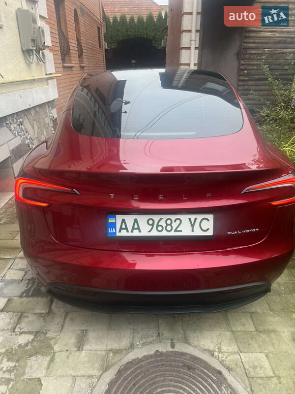 Седан Tesla Model 3 2024 в Киеве