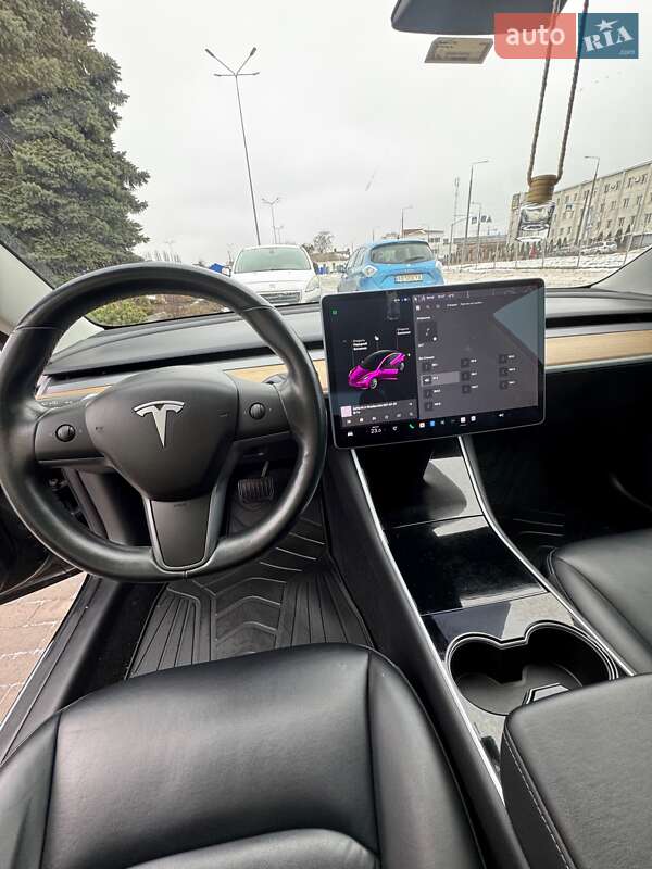 Седан Tesla Model 3 2019 в Виннице
